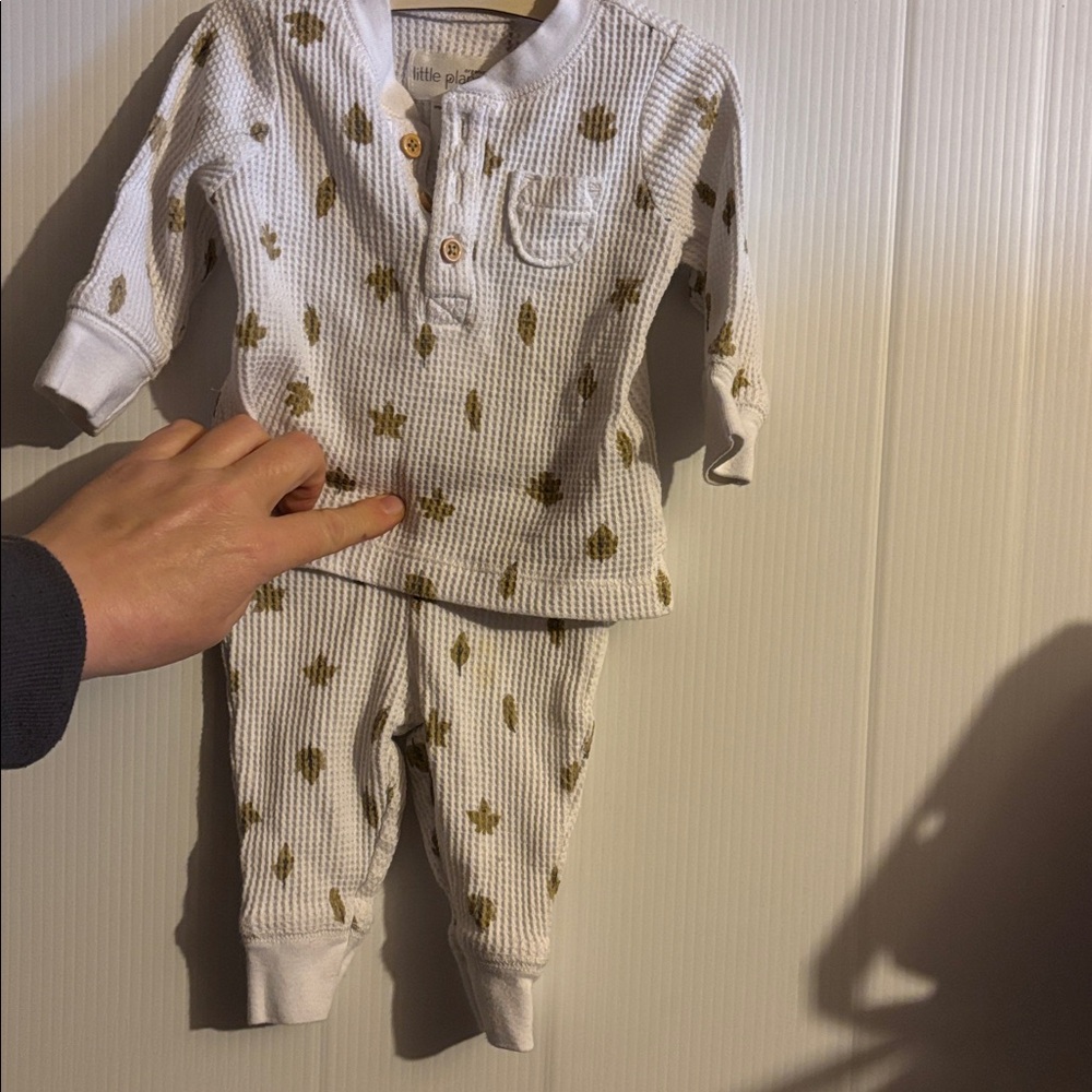 Carter's Organic shirt and pants outfit size 3 months